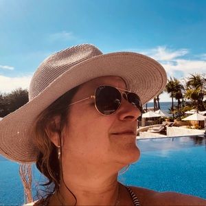 Meet your Posher, Sharon